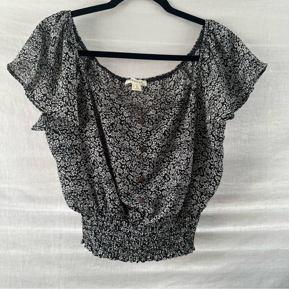 Monteau Cropped Smocked Top